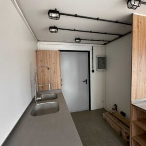 Contêiner restaurante HC 20 pés – Layout unidirecional Ideal para catering móvel ou como quiosque de venda.